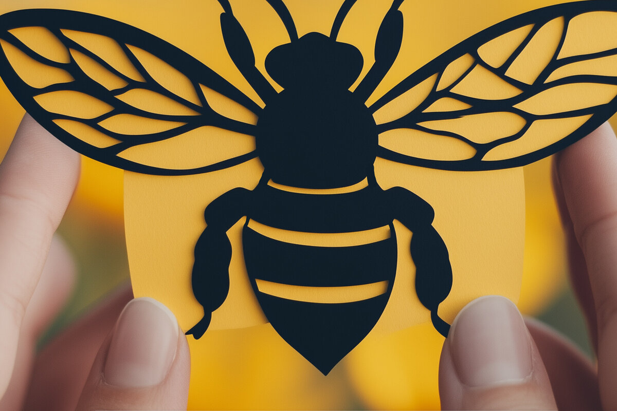 Σετ των 2 Intra απο ξύλο plywood 3mm-4mm πάχος – Paper Cut Bee Δίασταση  20x20 cm INTRAFABR-107608405