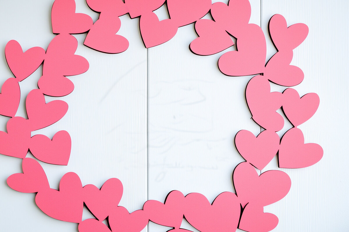 Σετ των 2 Intra απο ξύλο plywood 3mm-4mm πάχος – Αρχείο κομμένου χαρτιού στεφάνι από καρδιές Δίασταση  20x20 cm INTRAFABR-116012213