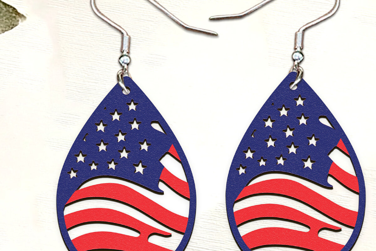 Σετ των 3 Intra απο ξύλο plywood 3mm-4mm πάχος – Patriotic Flag Teadrop Σκουλαρίκια . Δίασταση  5x5 cm INTRAFABR-123567927