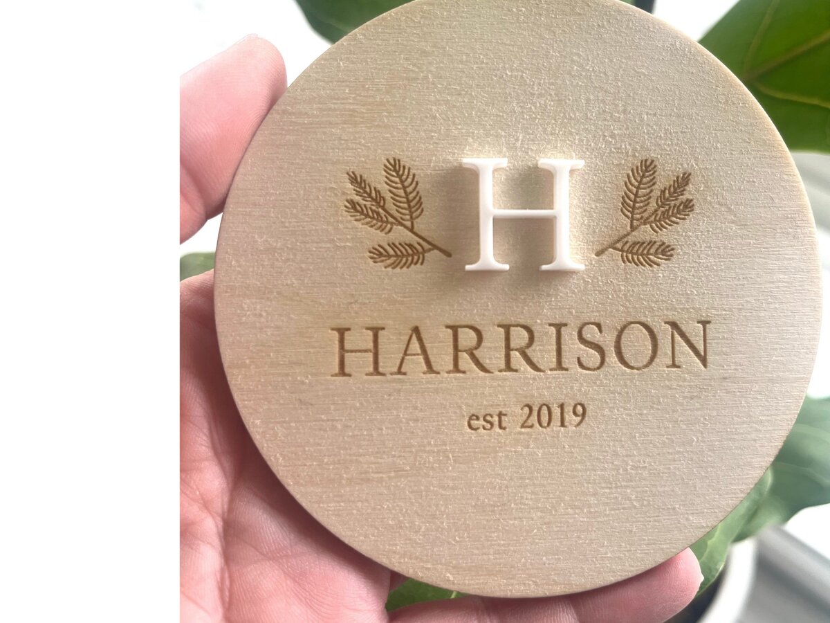 Σετ των 2 Intra απο ξύλο plywood 3mm-4mm πάχος – Εξατομικευμένη Πλακέτα Χρονιάς γέννησης με όνομα μωρού Δίασταση  20x20 cm INTRAFABR-99399547