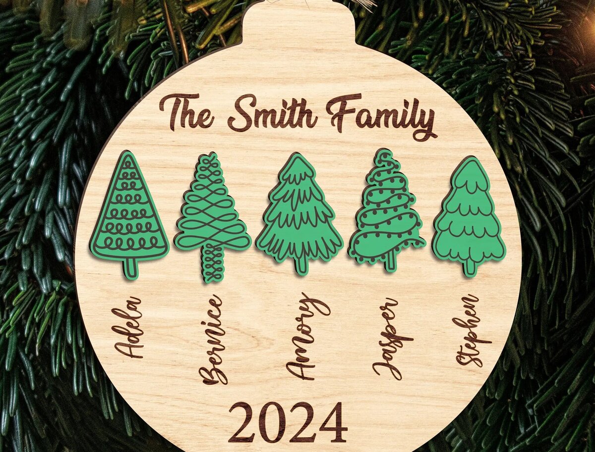 Σετ των 2 Intra απο ξύλο plywood 3mm-4mm πάχος – Εξατομικευμένο χριστουγεννιάτικο οικογενειακό στολίδι Δίασταση  20x20 cm INTRAFABR-111374206