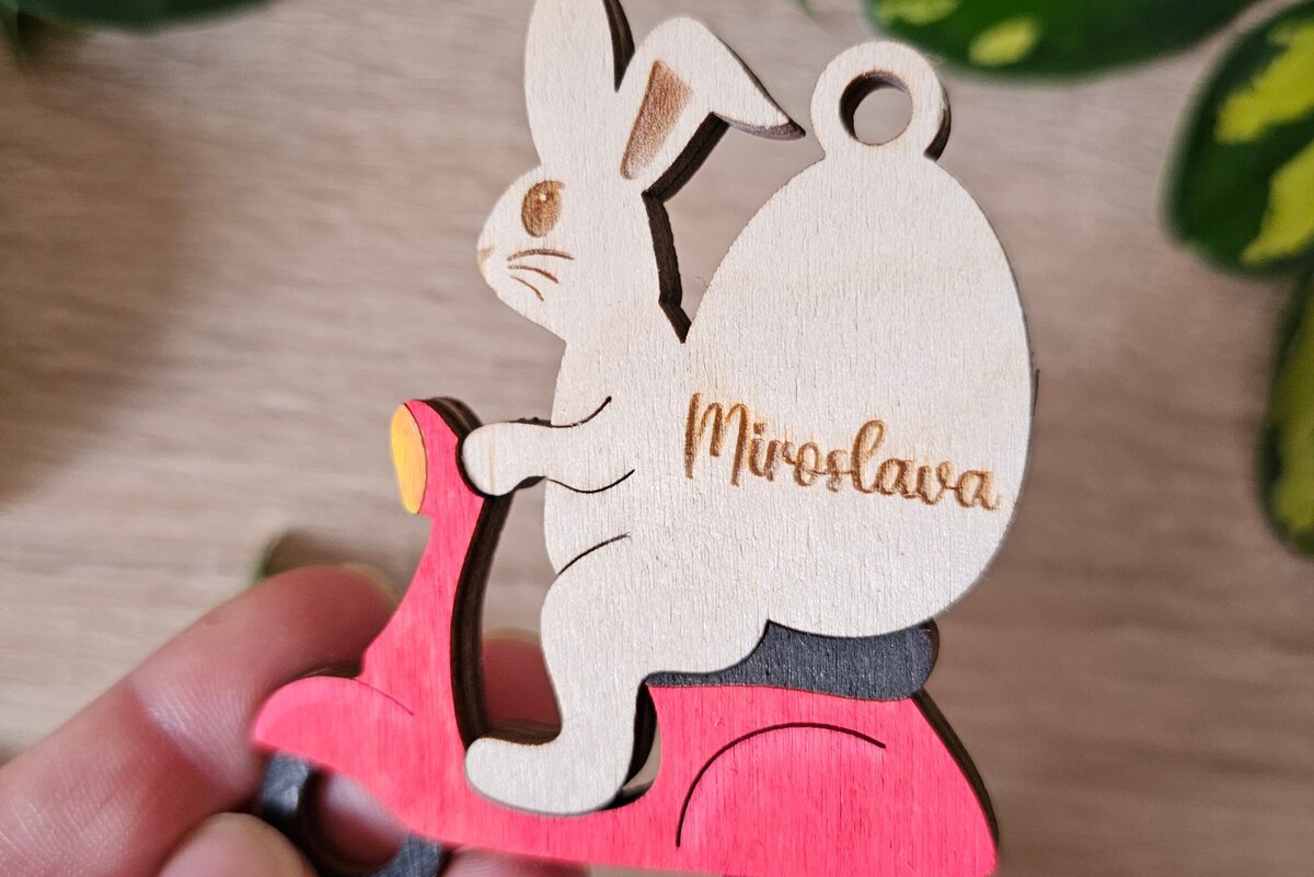 Σετ των 2 Intra απο ξύλο plywood 3mm-4mm πάχος – Εξατομικευμένο Πασχαλινό Μπάνι Σκούτερ Keycha Δίασταση  20x20 cm INTRAFABR-118421331