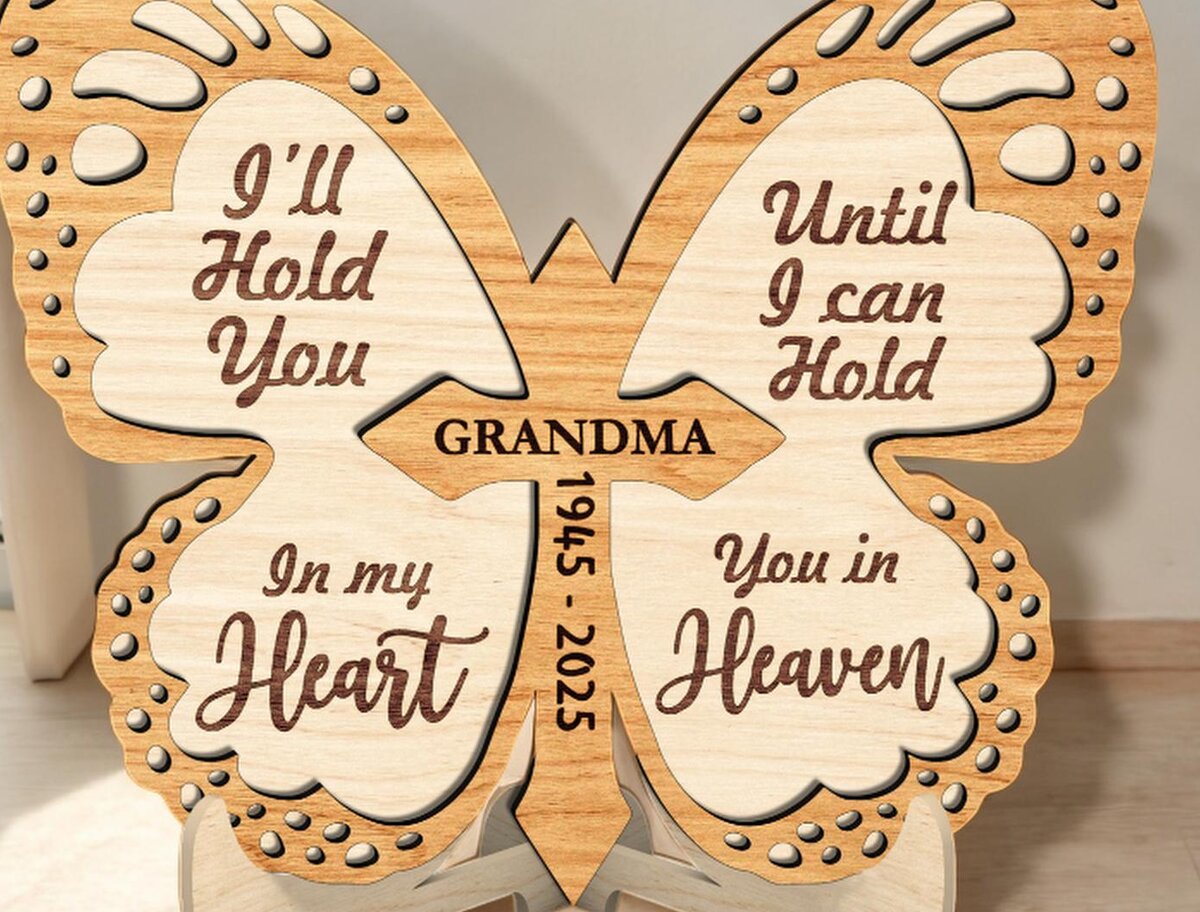 Intra απο ξύλο plywood 3mm-4mm πάχος – Εξατομικευμένο Cutfile Memorial Sign Δίασταση  40x30 cm INTRAFABR-118129576