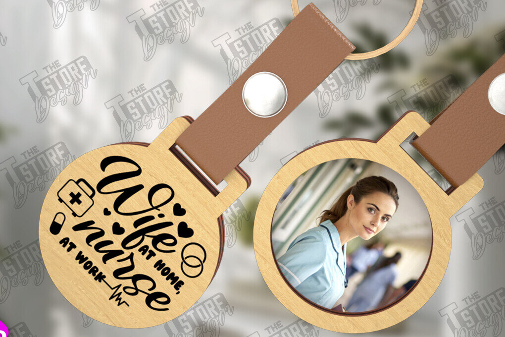 Intra απο ξύλο plywood 3mm-4mm πάχος – Εξατομικευμένο Μπρελόκ Νοσοκόμας με Φωτογραφία Δίασταση  5x5 cm INTRAFABR-111798797