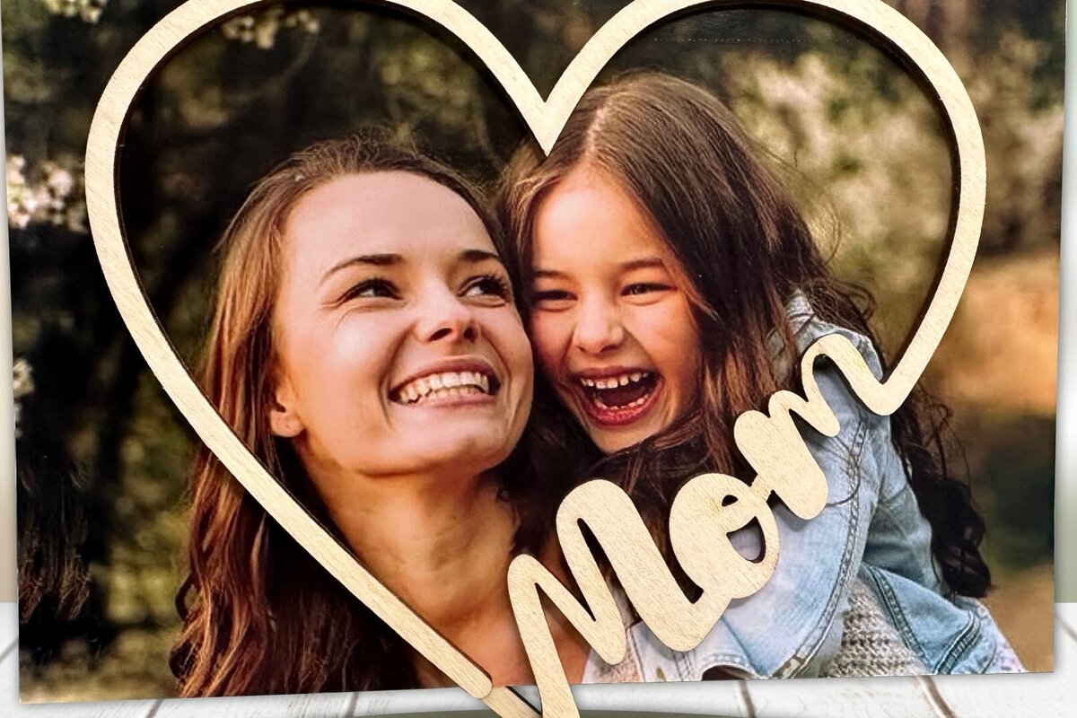 Σετ των 2 Intra απο ξύλο plywood 3mm-4mm πάχος – Κορνίζα Mom, Laser για την Ημέρα της Μητέρας Δίασταση  20x20 cm INTRAFABR-96059825