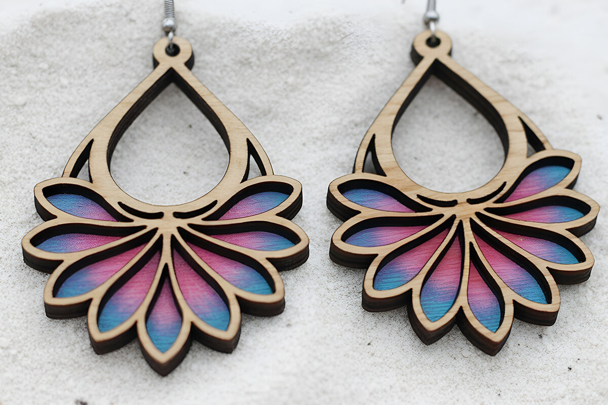 Σετ των 3 Intra απο ξύλο plywood 3mm-4mm πάχος – Σκουλαρίκια Rainbow Petal Teardrop Δίασταση  5x5 cm INTRAFABR-121541823