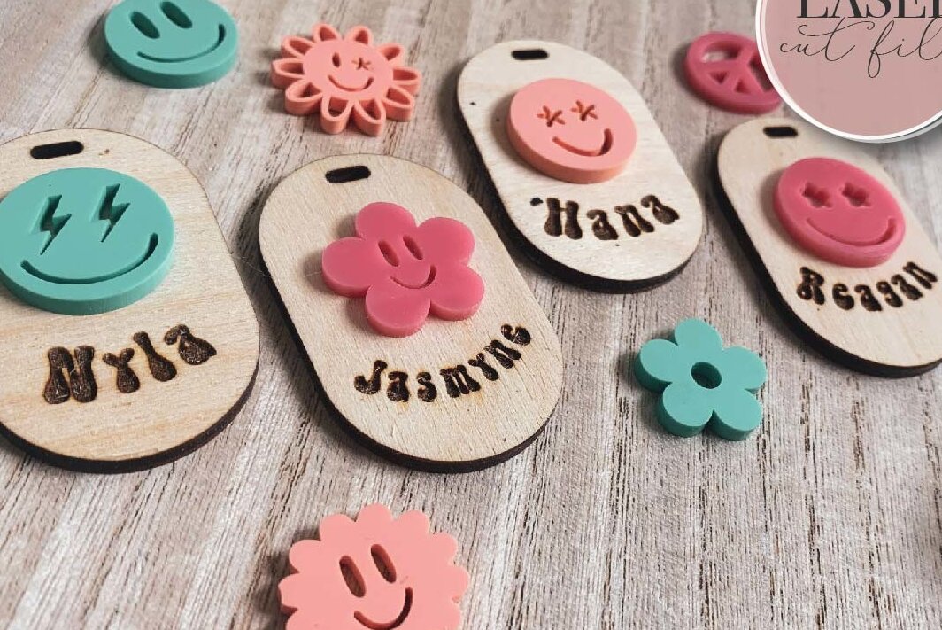 Σετ των 3 Intra απο ξύλο plywood 3mm-4mm πάχος – Ρετρό Smiley Μπρελόκ Δίασταση  5x5 cm INTRAFABR-74516536