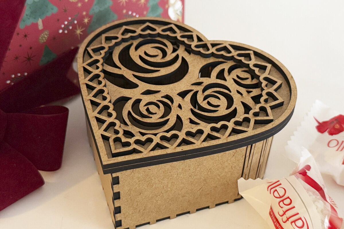 Σετ των 2 Intra απο ξύλο plywood 3mm-4mm πάχος – Σετ 9 Ξύλινες Κουτιά Δώρου σε σχήμα καρδιάς Δίασταση  20x20 cm INTRAFABR-115590659