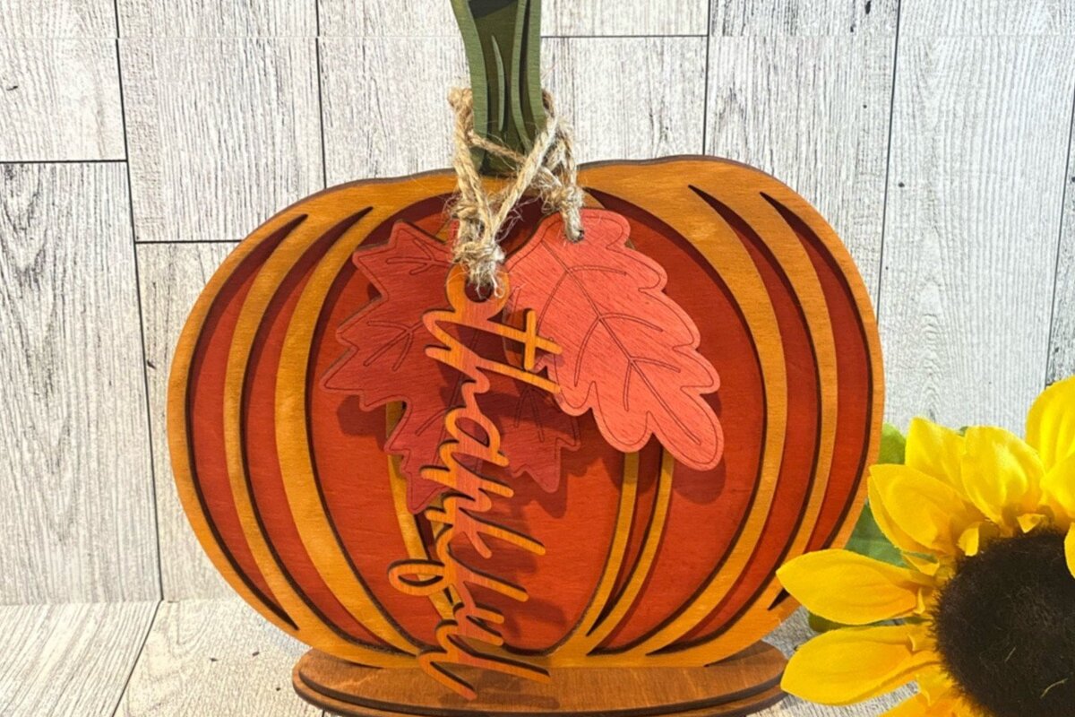 Σετ των 2 Intra απο ξύλο plywood 3mm-4mm πάχος – Standing Thankful Pumpkin Laser Δίασταση  20x20 cm INTRAFABR-35110355