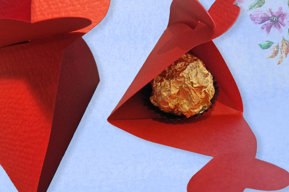 Σετ των 2 Intra απο ξύλο plywood 3mm-4mm πάχος – Τριγωνικό κουτί με κλείσιμο καρδιών Δίασταση  20x20 cm INTRAFABR-102133639