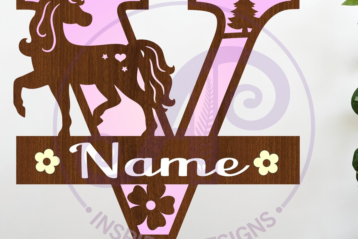 Σετ των 2 Intra απο ξύλο plywood 3mm-4mm πάχος – Μονόκερος κεφαλαίο μονόγραμμα Επιστολή V Δίασταση  20x20 cm INTRAFABR-118318967