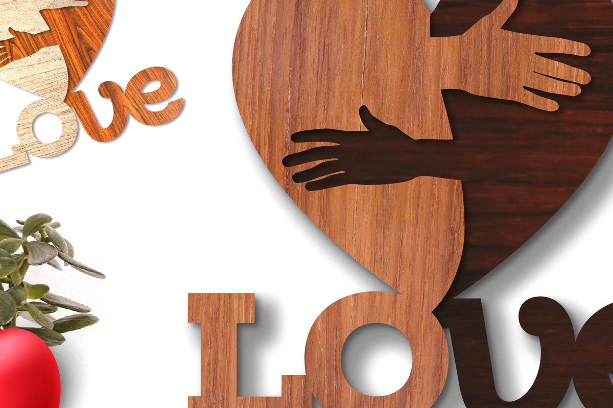 Σετ των 2 Intra απο ξύλο plywood 3mm-4mm πάχος – Αρχείο κοπής με λέιζερ Valentine's Holding Love Δίασταση  20x20 cm INTRAFABR-24080433