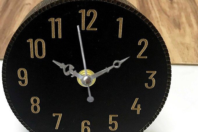 Σετ των 2 Intra απο ξύλο plywood 3mm-4mm πάχος – Ξύλινο ρολόι γραφείου Δίασταση  20x20 cm INTRAFABR-37888960