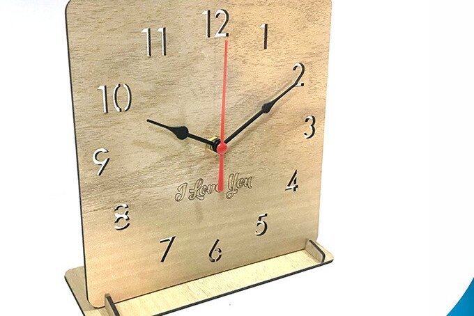 Σετ των 2 Intra απο ξύλο plywood 3mm-4mm πάχος – Ξύλινο επιτραπέζιο ρολόι Δίασταση  20x20 cm INTRAFABR-35440836