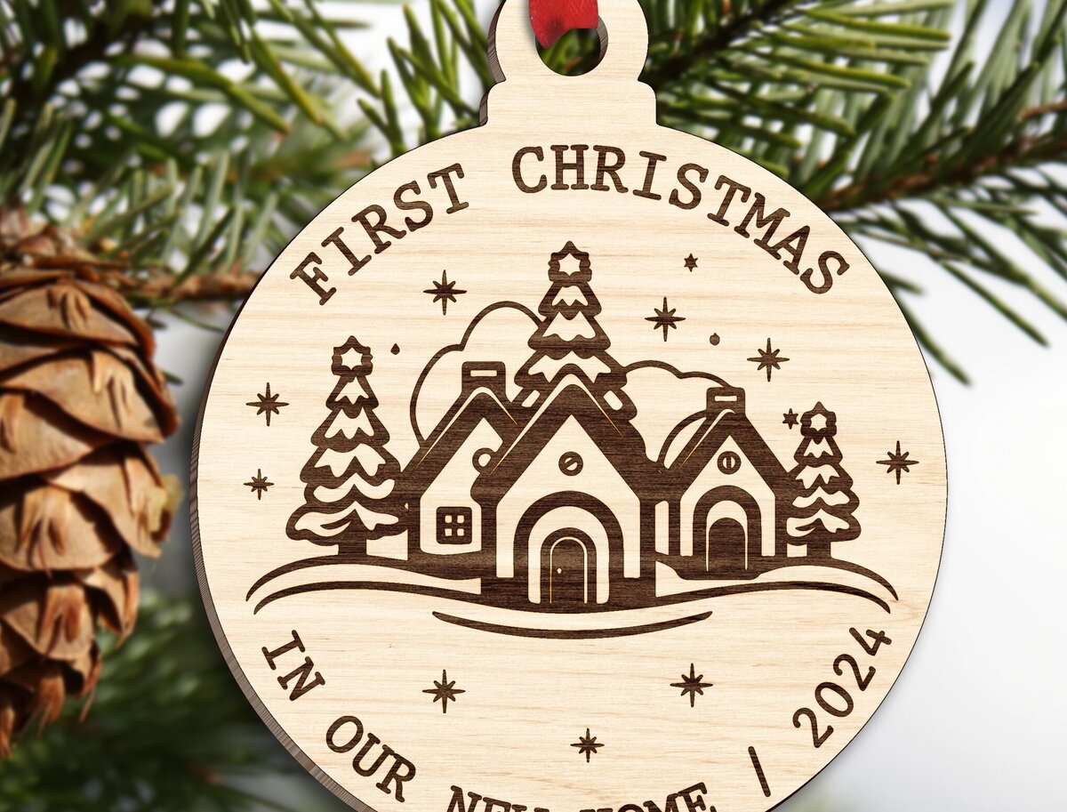 Σετ των 2 Intra απο ξύλο plywood 3mm-4mm πάχος – Τα πρώτα μας Χριστούγεννα στο νέο μας σπίτι Δίασταση  20x20 cm INTRAFABR-110859239