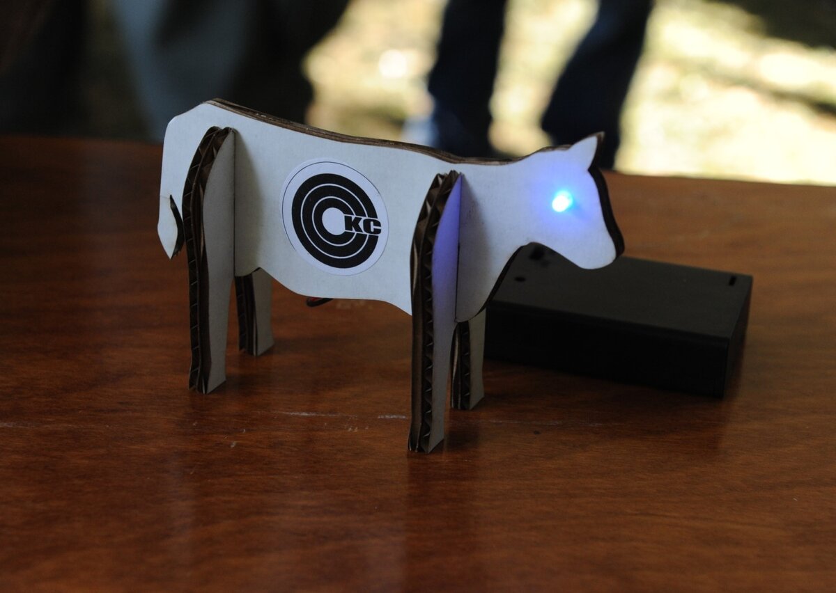 Intra απο ξύλο plywood 3mm-4mm πάχος - Αγελάδα από χαρτόνι Δίασταση 30x30 cm Intraeaxys-91jdzml1