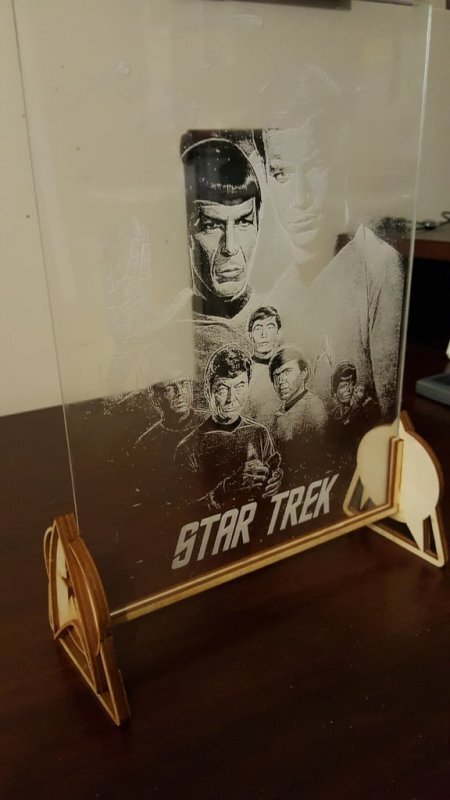 Intra απο ξύλο plywood 3mm-4mm πάχος - Ακρυλική βάση Star Trek Origins Δίασταση 30x30 cm Intraeaxys-0788yw57