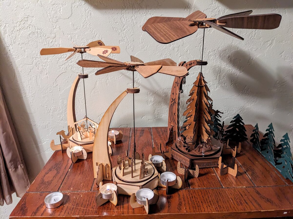 Σετ των 2 Intra απο ξύλο plywood 3mm-4mm πάχος - Στολίδι Γέννησης με Κεριά Δίασταση 10x10 cm Intraeaxys-eo4qp2d7