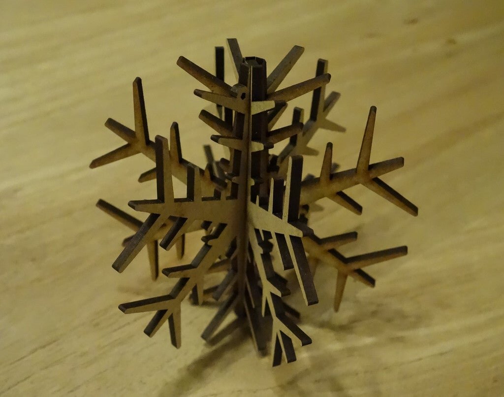 Intra απο ξύλο plywood 3mm-4mm πάχος - Διακόσμηση χιονονιφάδας 100mm Δίασταση 30x30 cm Intraeaxys-pok34g97