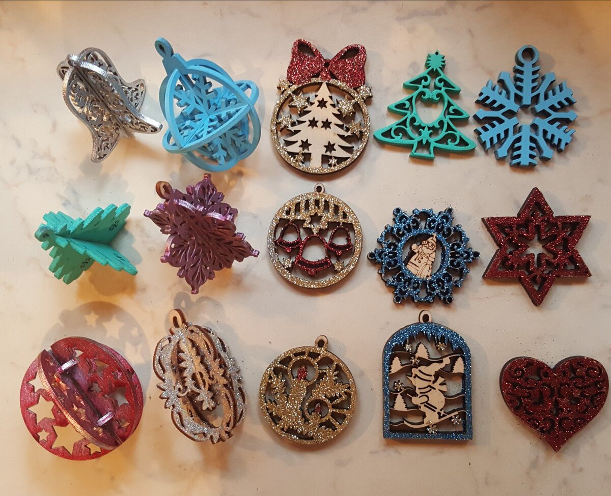 Σετ των 2 Intra απο ξύλο plywood 3mm-4mm πάχος - Μοναδικά χριστουγεννιάτικα στολίδια Δίασταση 10x10 cm Intraeaxys-yon0yqp7