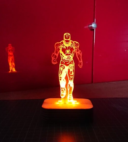 Intra απο ξύλο plywood 3mm-4mm πάχος - Iron Man ακρυλικό 3D LED φωτιστικό νύχτας Δίασταση 20x20 cm Intraeaxys-91jdj081
