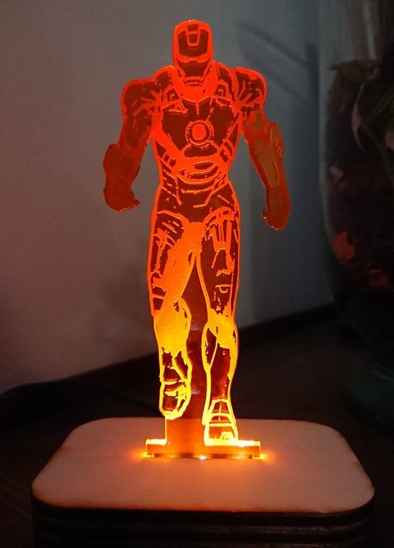 Intra απο ξύλο plywood 3mm-4mm πάχος - Iron Man 3D Night Light Δίασταση 20x20 cm Intraeaxys-r1z2kew1