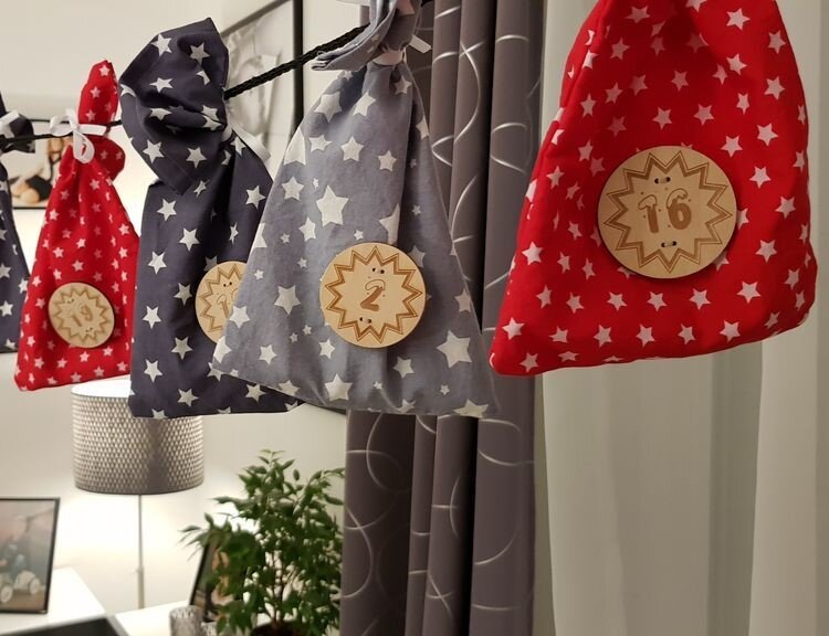 Intra απο ξύλο plywood 3mm-4mm πάχος - Σημάδια αριθμού ημέρας ημερολογίου έλευσης Δίασταση 30x30 cm Intraeaxys-eo206247