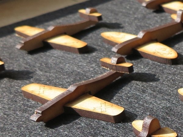 Intra απο ξύλο plywood 3mm-4mm πάχος - Παιχνίδι αεροσκάφος Δίασταση 30x30 cm Intraeaxys-91jdrz51