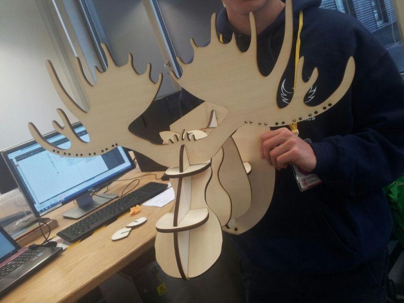 Intra απο ξύλο plywood 3mm-4mm πάχος - Βάση κοσμήματος Moose Head Δίασταση 30x30 cm Intraeaxys-eo2yql61