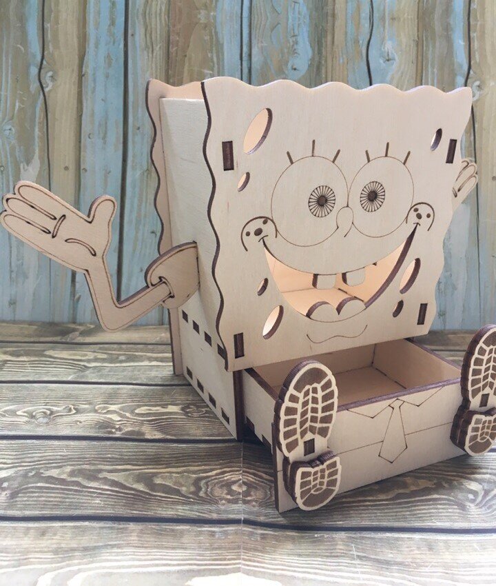 Intra απο ξύλο plywood 3mm-4mm πάχος - Μολυβοθήκη Μπομπ Σφουγγαράκης Δίασταση 30x30 cm Intraeaxys-67wl8gw1