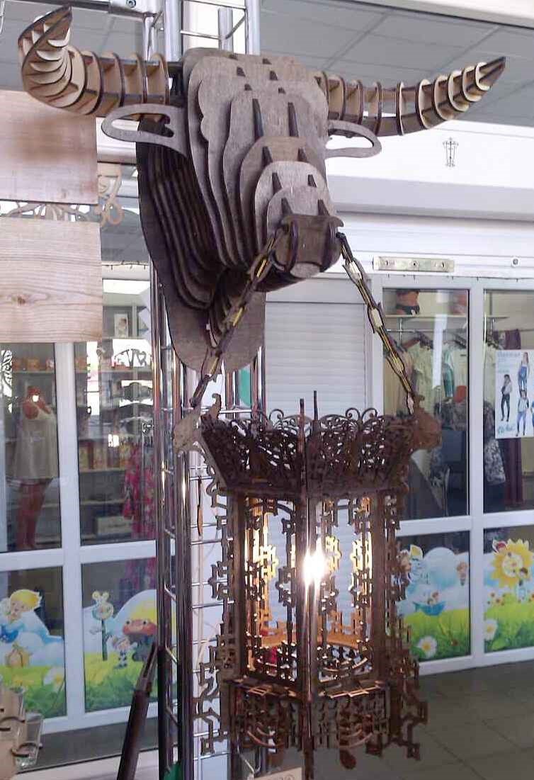 Intra απο ξύλο plywood 3mm-4mm πάχος - Διακόσμηση τοίχου τρόπαιο Bull Head Δίασταση 30x30 cm Intraeaxys-lopqzpk7