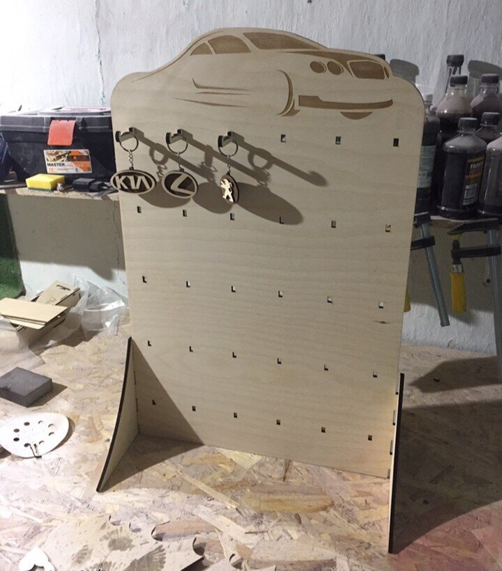 Intra απο ξύλο plywood 3mm-4mm πάχος - Βάση οθόνης με μπρελόκ Δίασταση 5x5 cm Intraeaxys-joed3r51