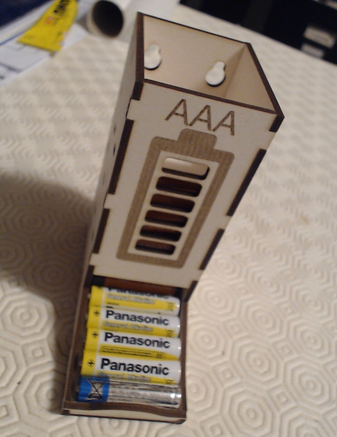 Intra απο ξύλο plywood 3mm-4mm πάχος - Υποδοχές μπαταριών ΑΑ και ΑΑΑ Δίασταση 30x30 cm Intraeaxys-pok3kzd7