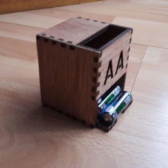 Intra απο ξύλο plywood 3mm-4mm πάχος - Στοιβαζόμενη βάση μπαταρίας Δίασταση 30x30 cm Intraeaxys-r7vm32z7