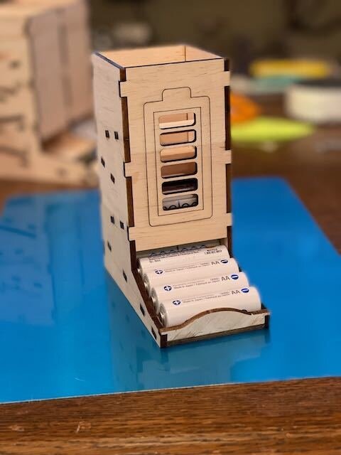 Intra απο ξύλο plywood 3mm-4mm πάχος - Διανομέας μπαταριών AA & AAA Δίασταση 30x30 cm Intraeaxys-ro6ygm37