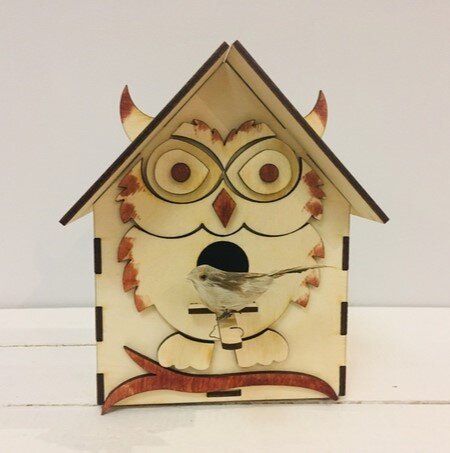 Intra απο ξύλο plywood 3mm-4mm πάχος - Τροφοδότης πουλιών σε σχήμα κουκουβάγιας Δίασταση 30x30 cm Intraeaxys-51rrgdr1