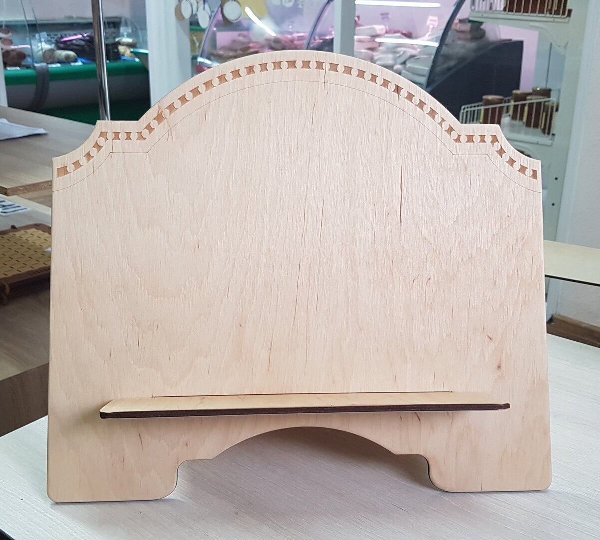 Intra απο ξύλο plywood 3mm-4mm πάχος - Ξύλινο σταντ βιβλίων Δίασταση 30x30 cm Intraeaxys-91jdyng1