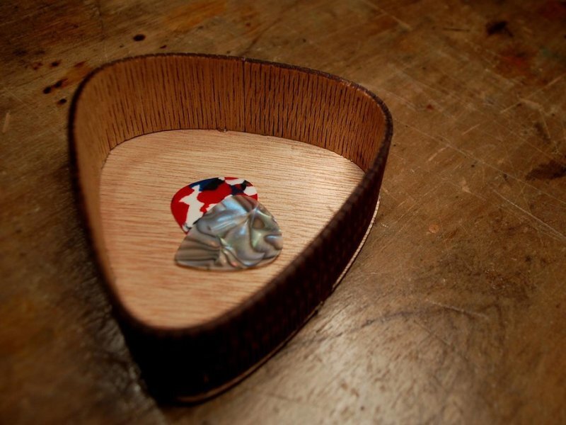 Intra απο ξύλο plywood 3mm-4mm πάχος - Καμπυλωτό κιθάρα Pick Box Δίασταση 30x30 cm Intraeaxys-eo4y4l9o