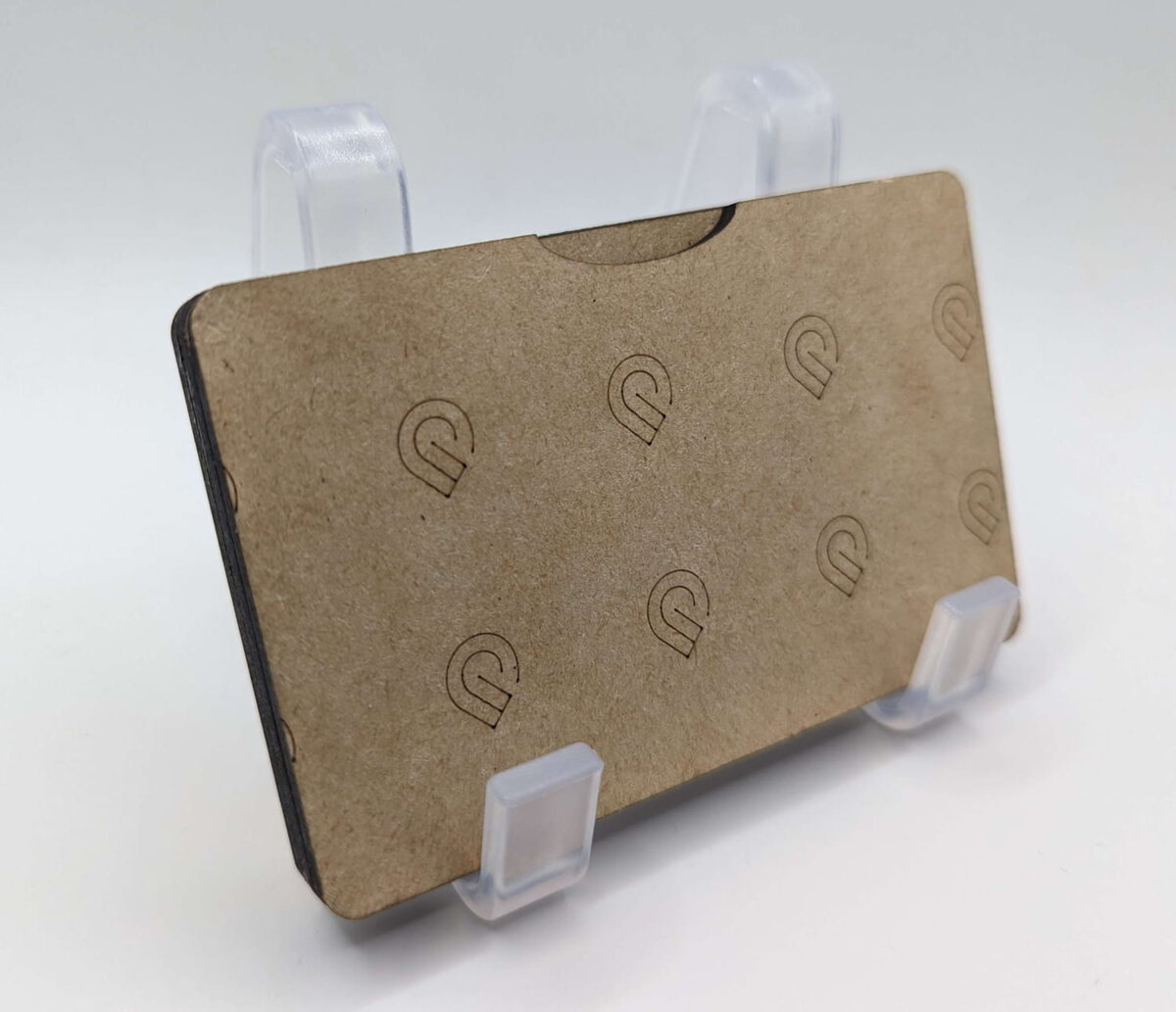 Intra απο ξύλο plywood 3mm-4mm πάχος - Μαγνητική θήκη επαγγελματικής κάρτας τσέπης Δίασταση 30x30 cm Intraeaxys-qommvyko