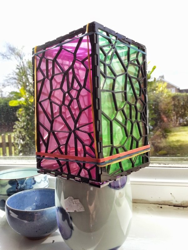 Intra απο ξύλο plywood 3mm-4mm πάχος - Δαντελωτό κουτί Δίασταση 30x30 cm Intraeaxys-r7vd5yl7