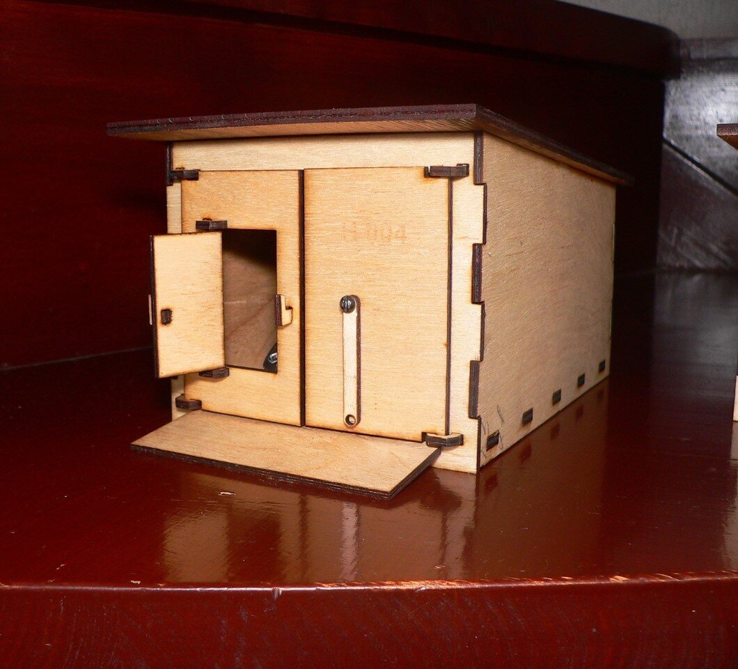 Intra απο ξύλο plywood 3mm-4mm πάχος - Γκαράζ αυτοκινήτων παιχνιδιών Δίασταση 30x30 cm Intraeaxys-67wl54l1