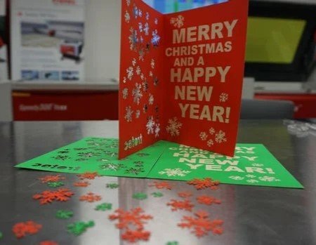 Intra απο ξύλο plywood 3mm-4mm πάχος - Χαραγμένη χριστουγεννιάτικη κάρτα Δίασταση 30x30 cm Intraeaxys-eo4y44wo