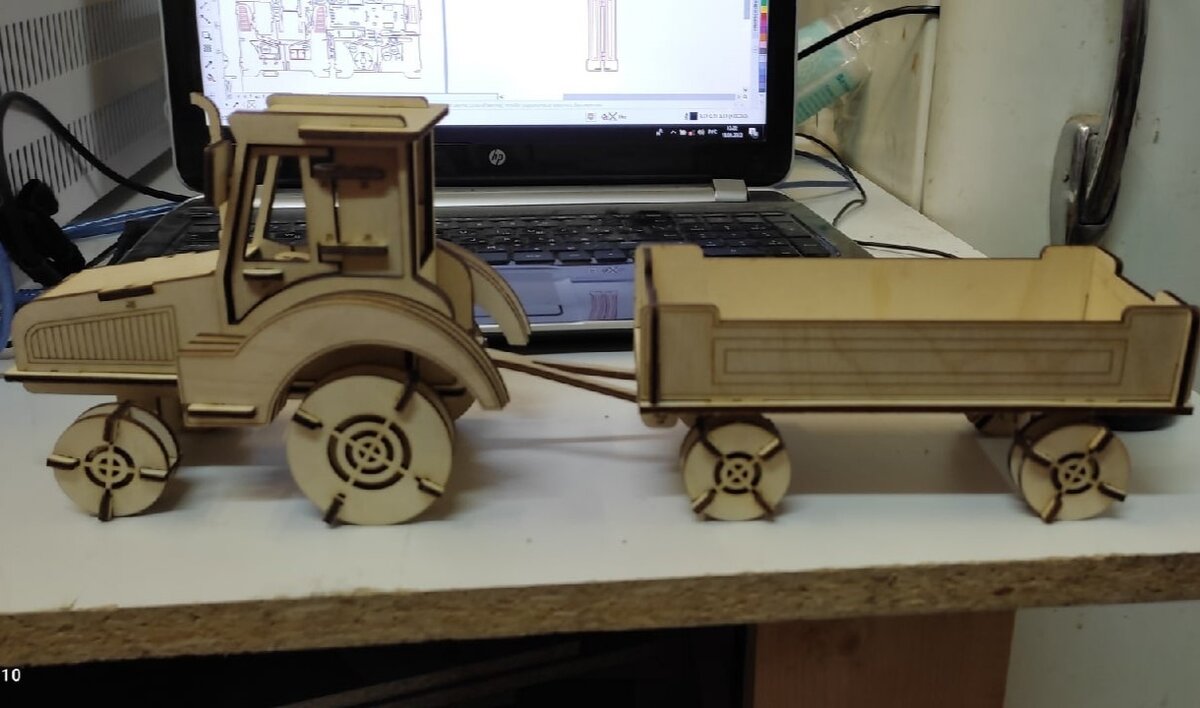 Intra απο ξύλο plywood 3mm-4mm πάχος - τρακτέρ με καλάθι τρισδιάστατο παζλ Δίασταση 30x30 cm Intraeaxys-e1gkv4vo