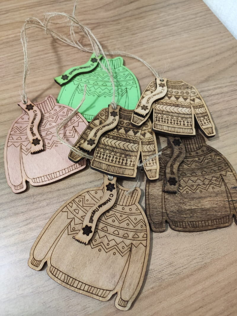 Σετ των 2 Intra απο ξύλο plywood 3mm-4mm πάχος - Ξύλινο στολίδι πουλόβερ Δίασταση 10x10 cm Intraeaxys-eo4qvm97