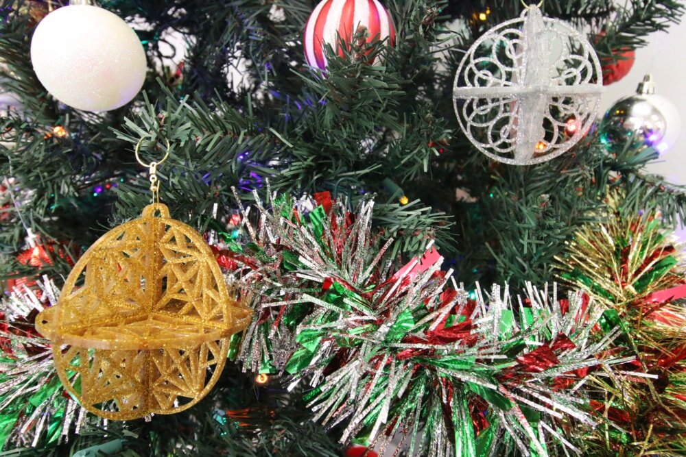 Σετ των 2 Intra απο ξύλο plywood 3mm-4mm πάχος - Ακρυλικά Χριστουγεννιάτικα Στολίδια Δίασταση 10x10 cm Intraeaxys-zo9ygn47