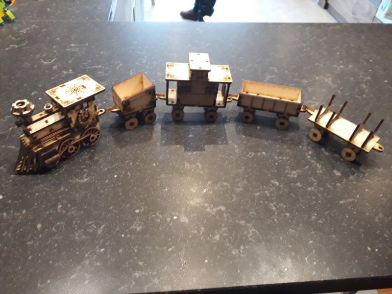 Intra απο ξύλο plywood 3mm-4mm πάχος - Χριστουγεννιάτικο τρένο Δίασταση 30x30 cm Intraeaxys-075d8kpo