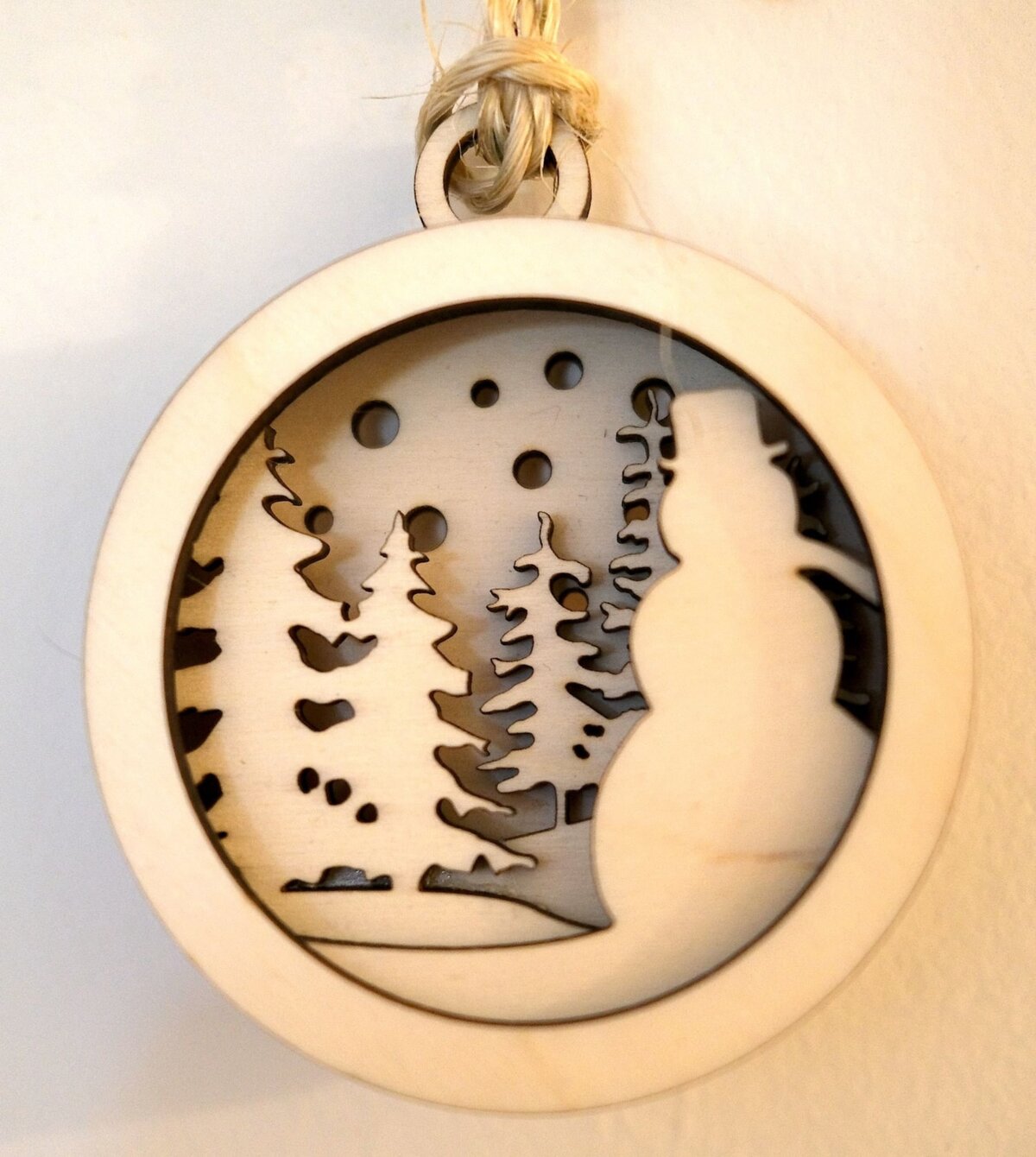 Σετ των 2 Intra απο ξύλο plywood 3mm-4mm πάχος - Χριστουγεννιάτικο στολίδι με στρώσεις Δίασταση 10x10 cm Intraeaxys-6o3ygpk7