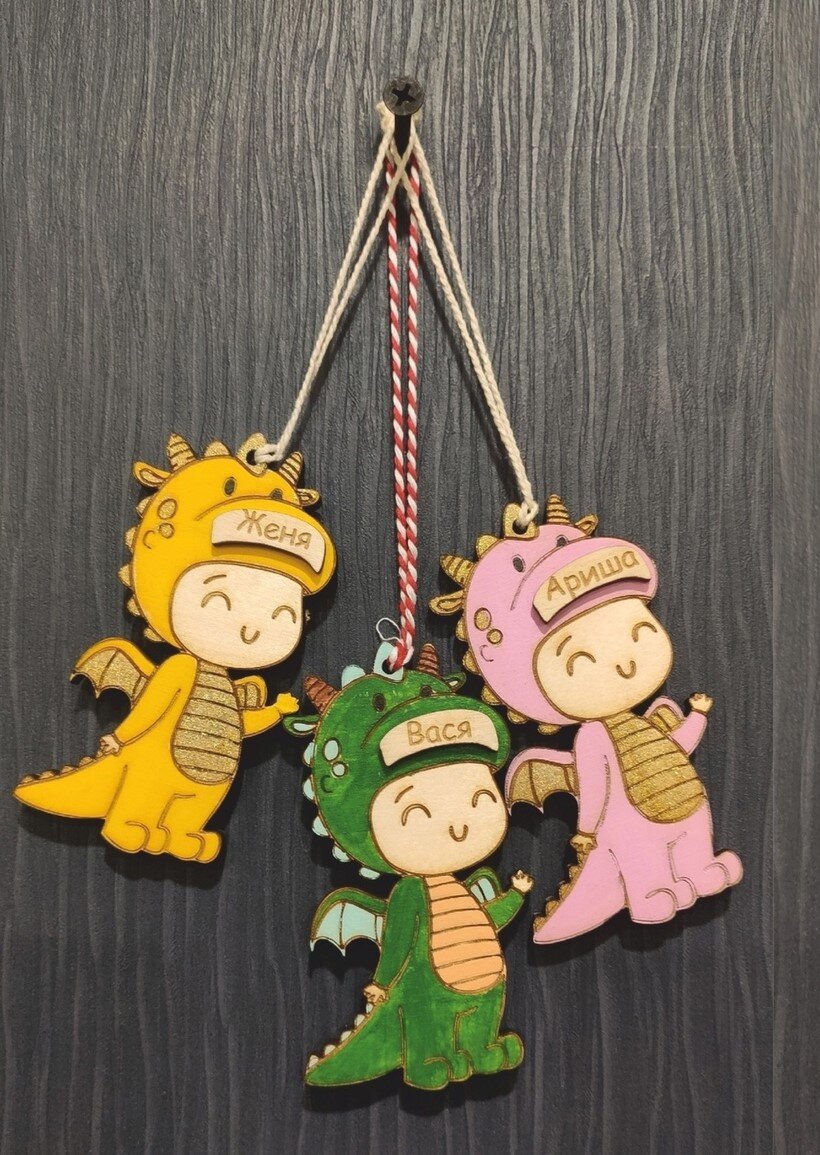 Σετ των 2 Intra απο ξύλο plywood 3mm-4mm πάχος - Cool Baby Dragon Στολίδι Δίασταση 10x10 cm Intraeaxys-51rr9v31