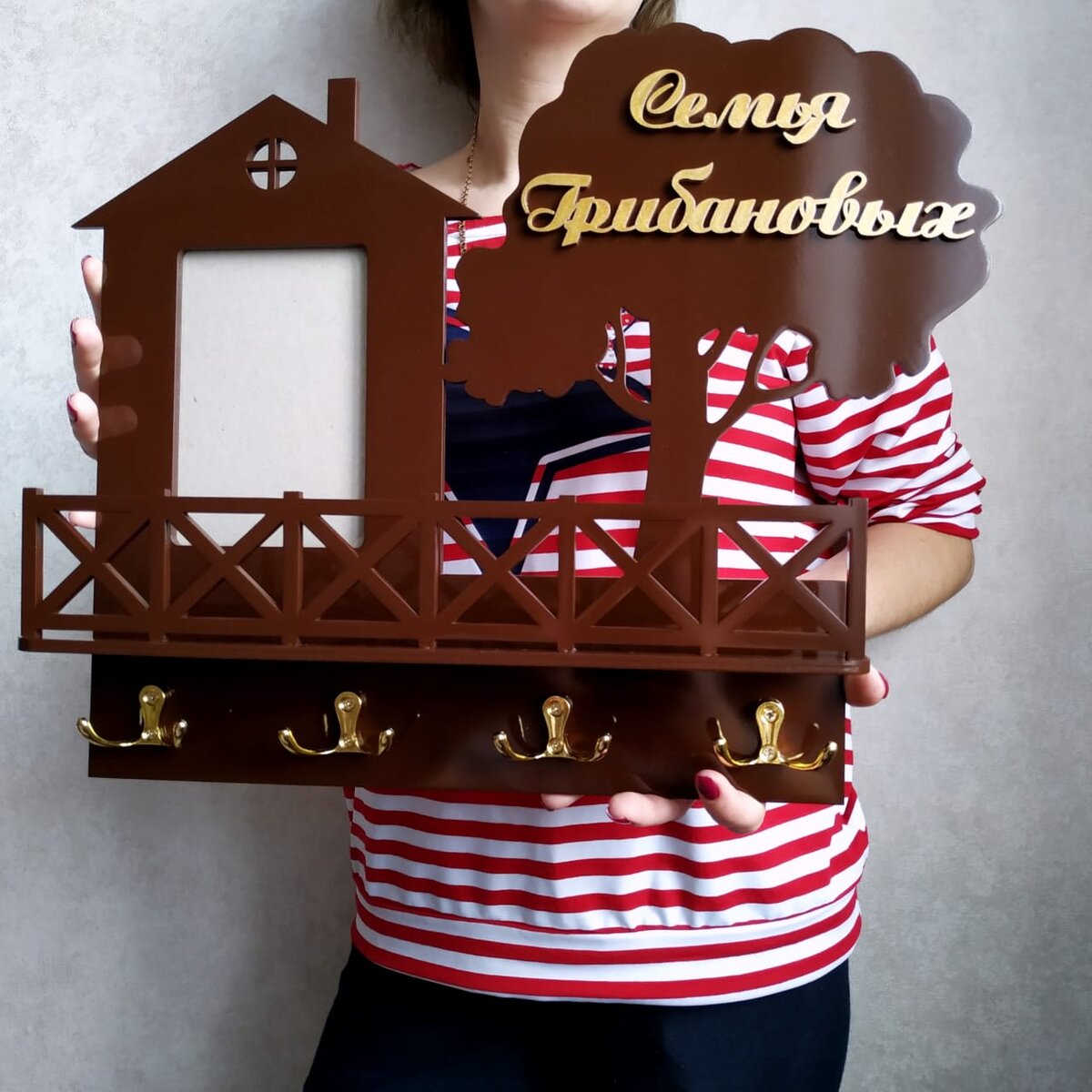 Intra απο ξύλο plywood 3mm-4mm πάχος - Διακοσμητικό ράφι τοίχου με κρεμάστρα Δίασταση 30x30 cm Intraeaxys-6o3ynyq7