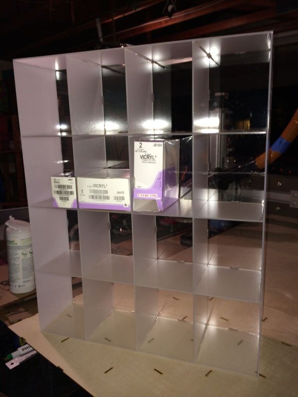 Intra απο ξύλο plywood 3mm-4mm πάχος - Ράφια αποθήκευσης ραμμάτων Δίασταση 30x30 cm Intraeaxys-qom654k1